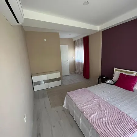 Havuz Ve Bahce Olanagi Sunan Site Ici Konut Beldibi (Kemer)