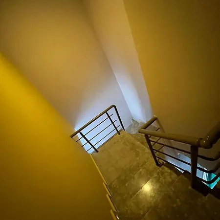 Havuz Ve Bahce Olanagi Sunan Site Ici Konut Apartment *