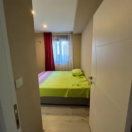 Havuz Ve Bahce Olanagi Sunan Site Ici Konut Beldibi (Kemer)