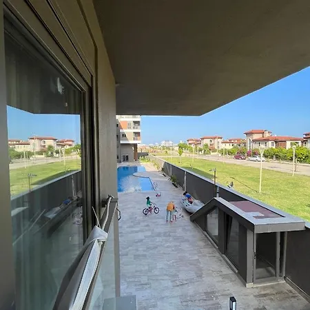 Apartment Havuz Ve Bahce Olanagi Sunan Site Ici Konut