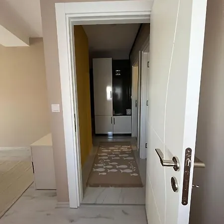 Havuz Ve Bahce Olanagi Sunan Site Ici Konut Apartment *